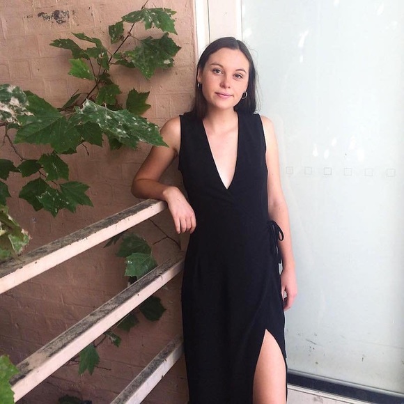 Black dress - Picture 3 of 3